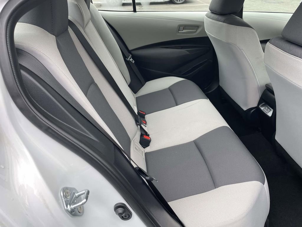 Used 2025 Toyota Corolla LE image 43