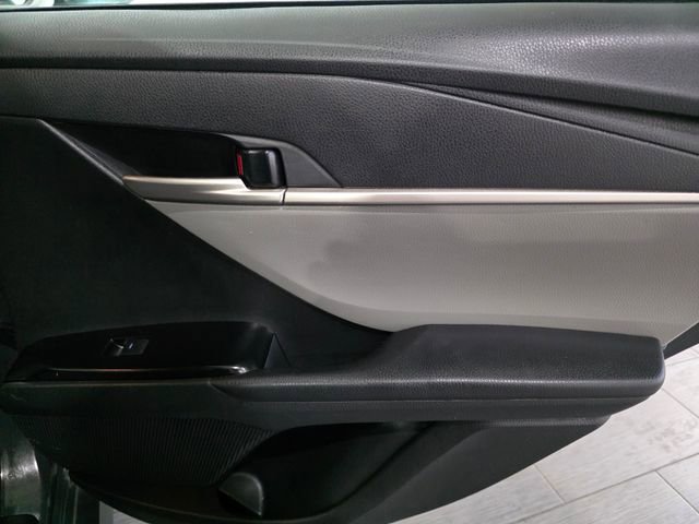 Used 2025 Toyota Camry LE w/ Convenience Package image 12