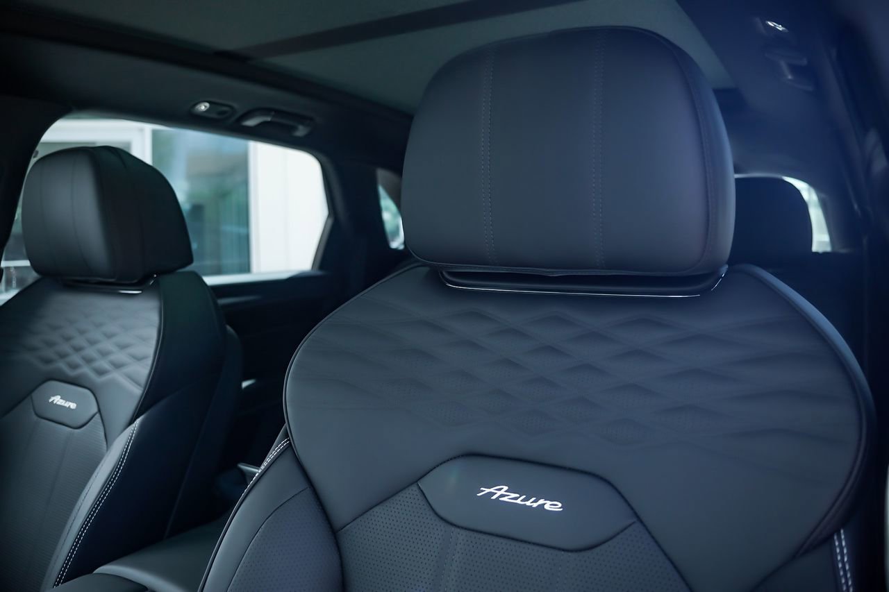 Certified 2024 Bentley Bentayga Extended Wheelbase image 11