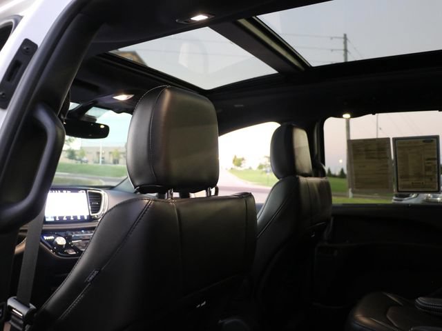 Used 2024 Chrysler Pacifica Touring-L w/ S Appearance Package FWD image 15