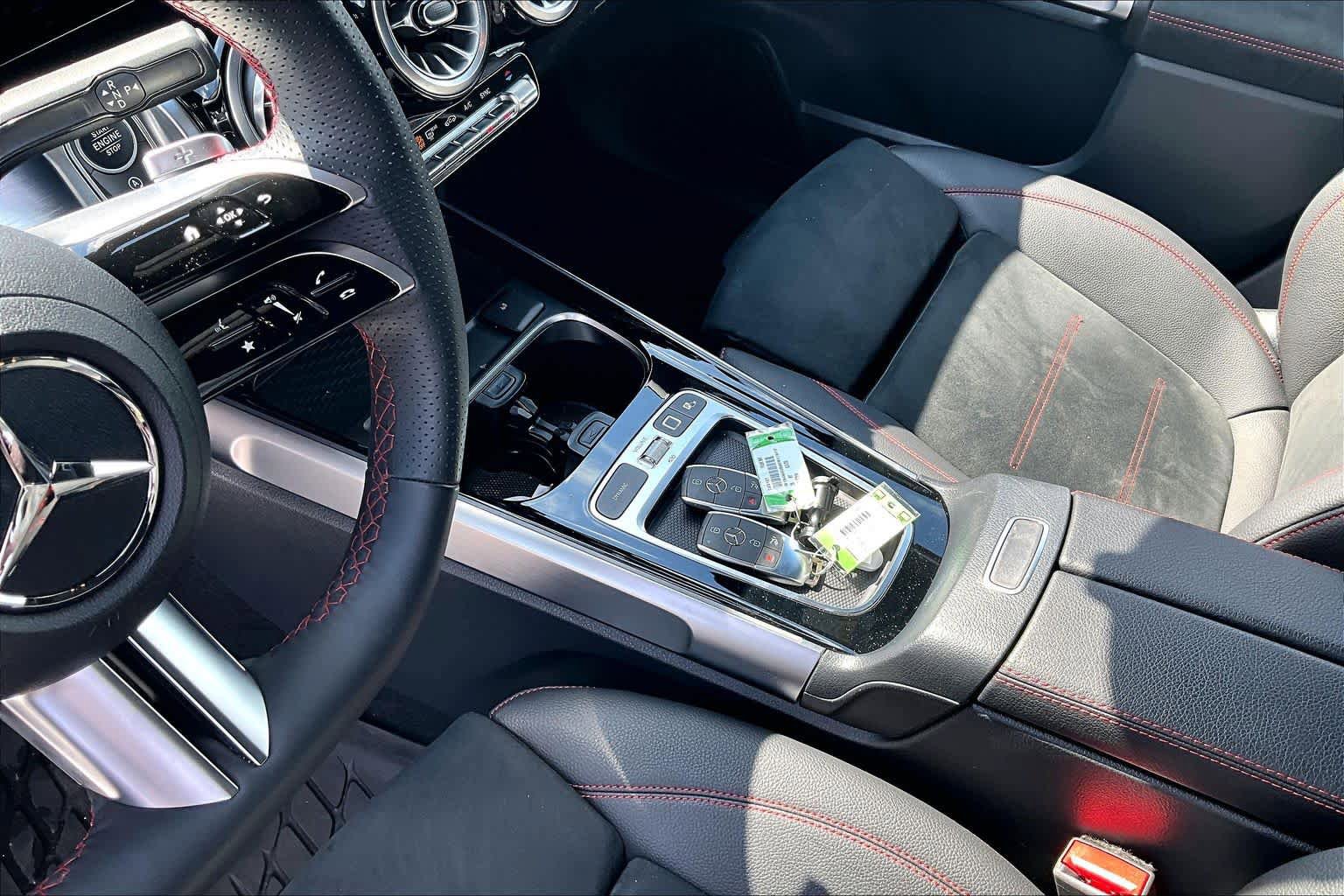 Used 2025 Mercedes-Benz GLB 250 image 16