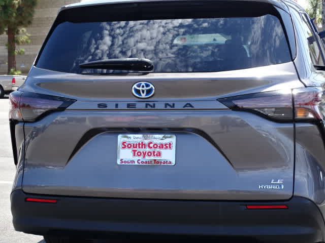 Used 2023 Toyota Sienna LE FWD image 14