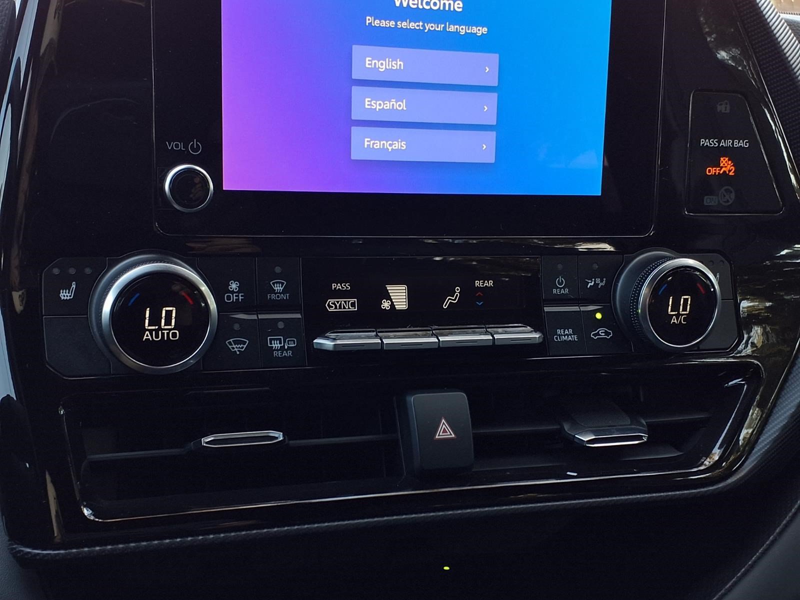 Used 2024 Toyota Highlander LE AWD/4WD image 18