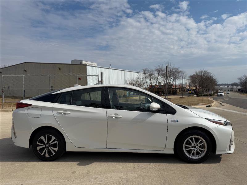 Used 2017 Toyota Prius Prime Advanced image 7