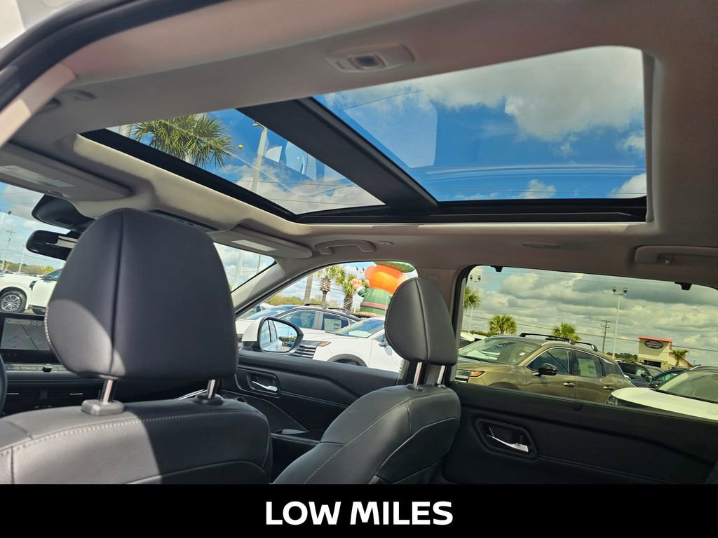 Used 2025 Nissan Rogue SL w/ Tech Package image 15