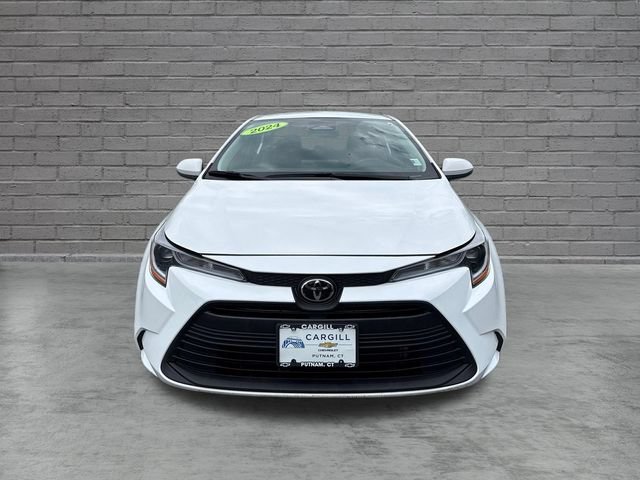 Used 2024 Toyota Corolla LE FWD image 2