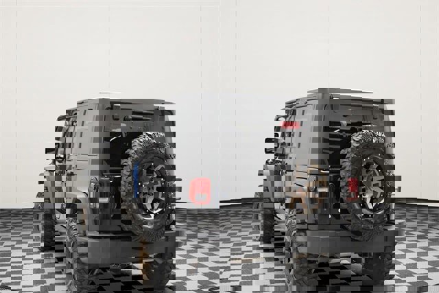 Used 2017 Jeep Wrangler Unlimited Rubicon w/ Cold Weather Group image 6