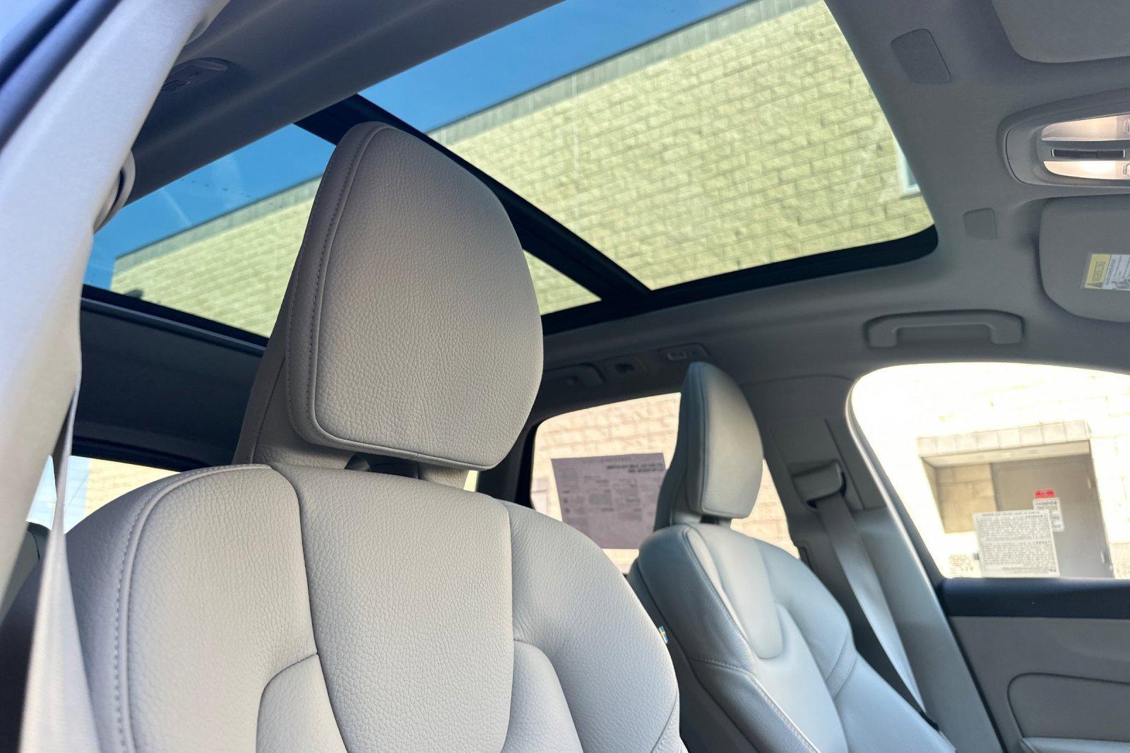 Certified 2025 Volvo XC60 T8 Plus w/ Protection Package Premier image 18