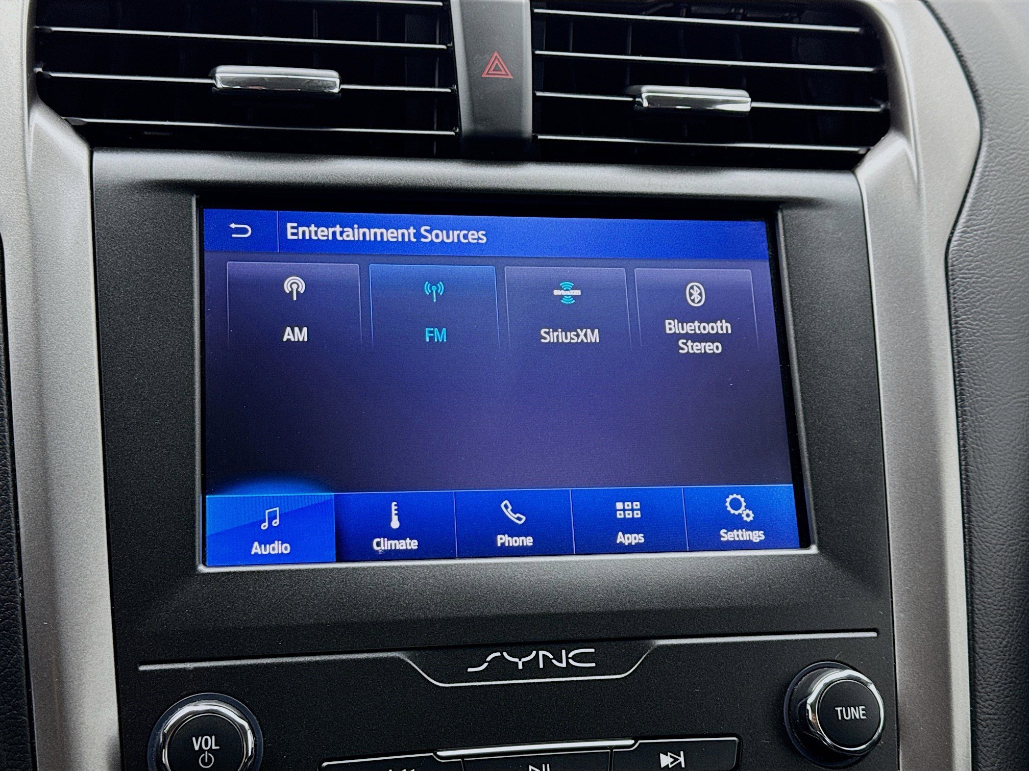 Used 2020 Ford Fusion SE FWD image 11