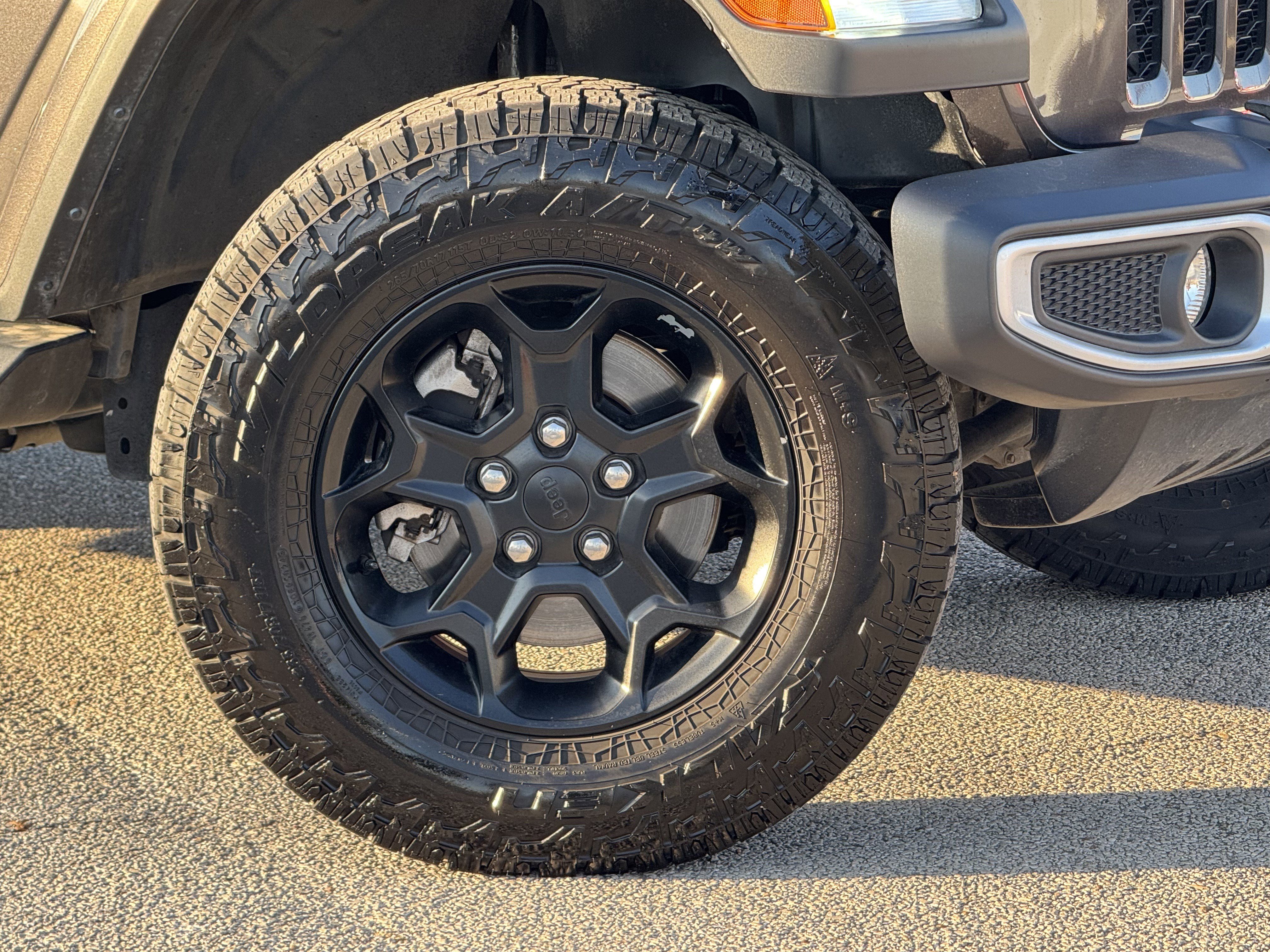 Used 2023 Jeep Gladiator Sport image 3