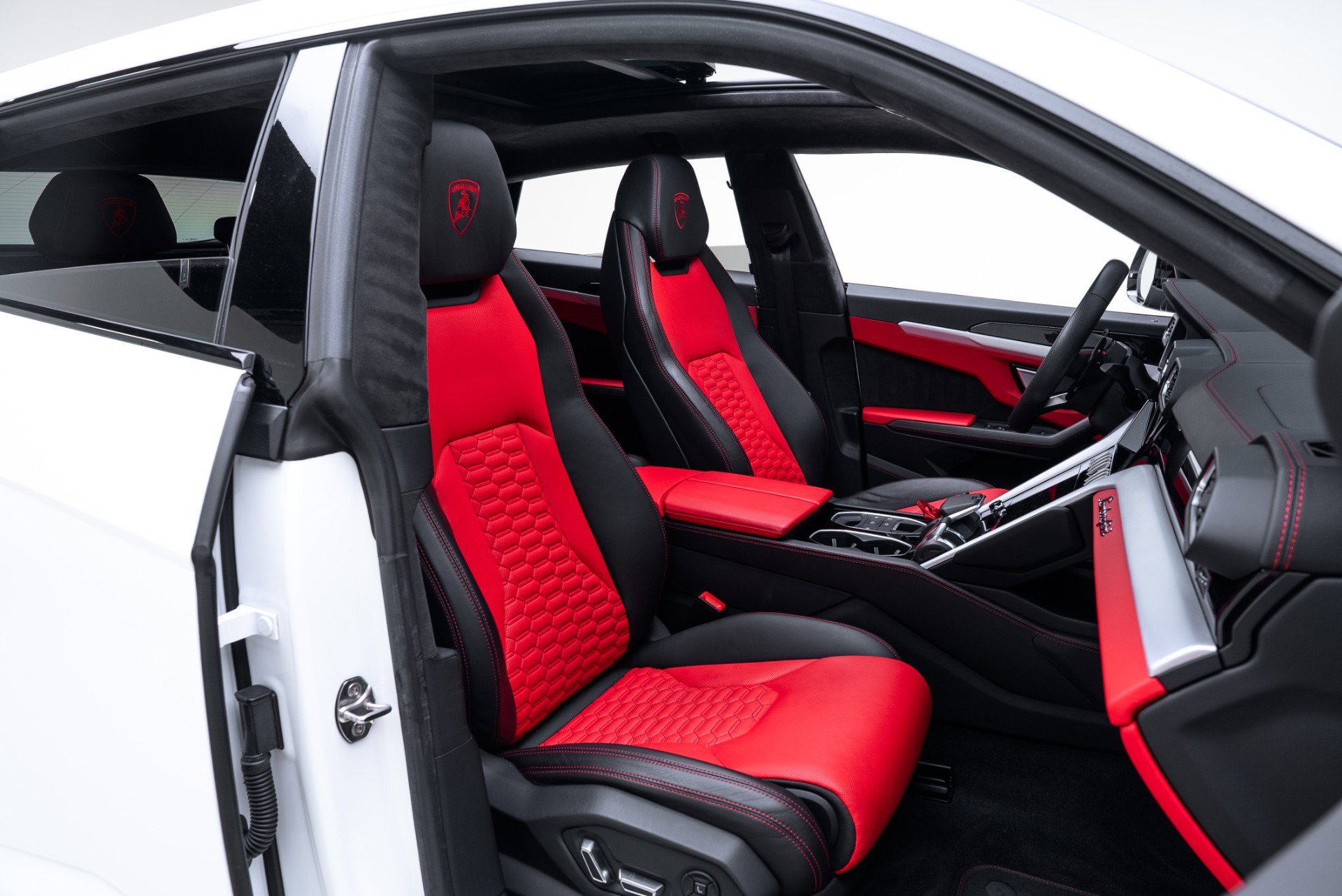 Used 2021 Lamborghini Urus AWD/4WD image 16