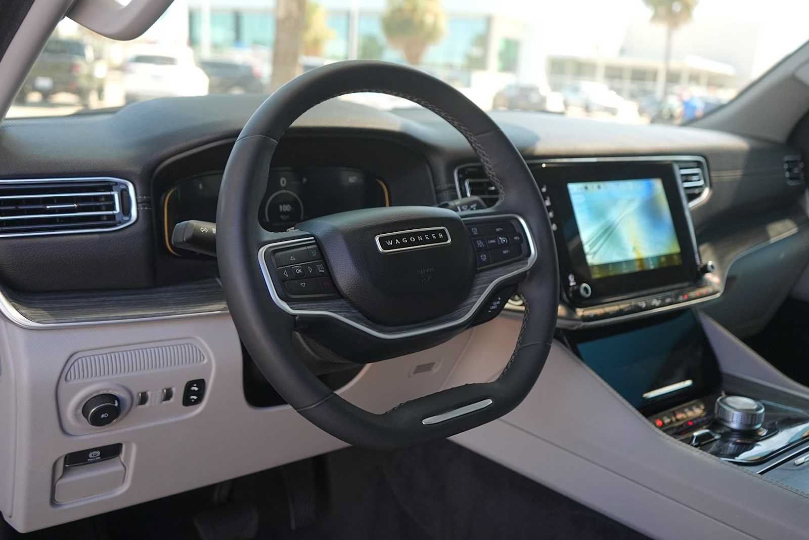 Used 2024 Jeep Wagoneer L Series II w/ Flexible Seating Group AWD/4WD image 2