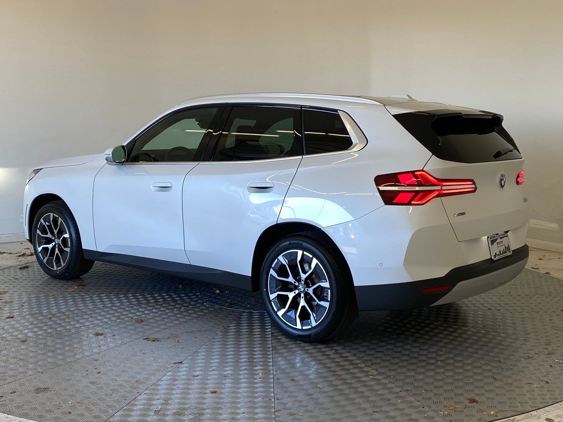 Used 2026 BMW X3 xDrive30i w/ Premium Package AWD/4WD image 3
