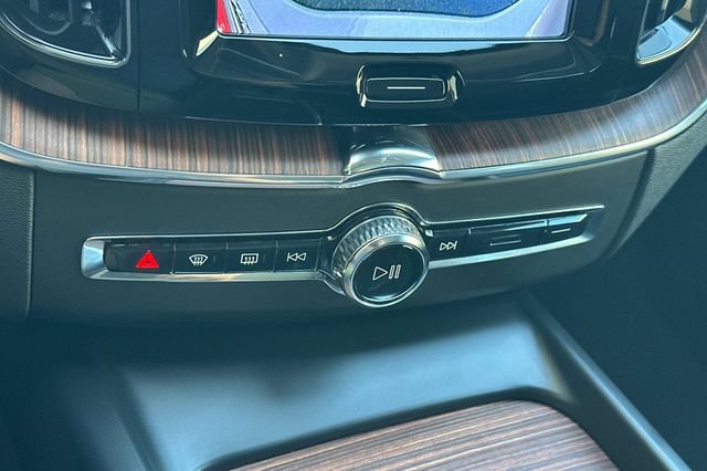 Used 2023 Volvo XC60 B5 Plus w/ Climate Package AWD/4WD image 20
