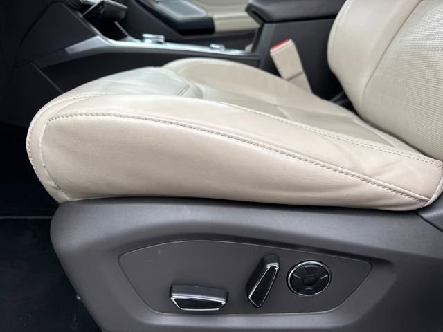 Used 2020 Ford Explorer Platinum w/ Premium Technology Package image 13