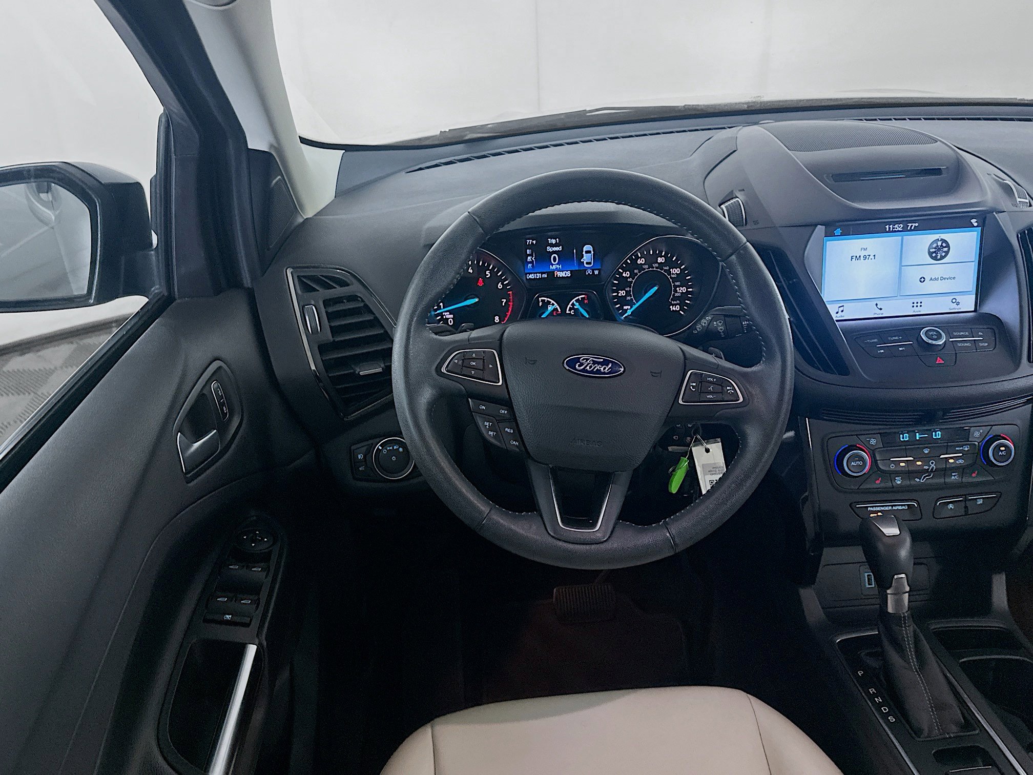 Used 2018 Ford Escape SEL w/ SEL Sport Appearance Package FWD image 17
