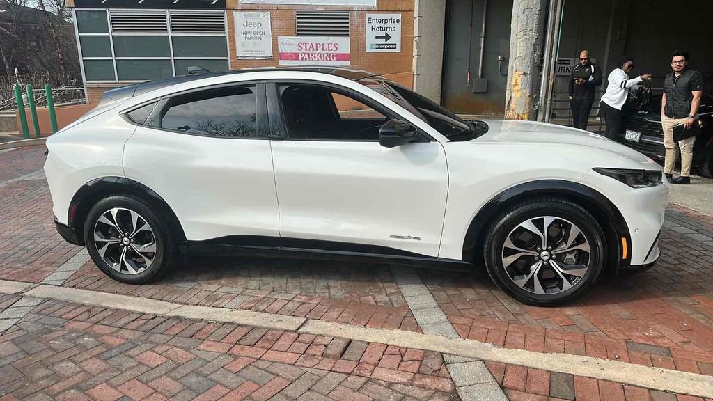 Used 2021 Ford Mustang Mach-E Premium image 7