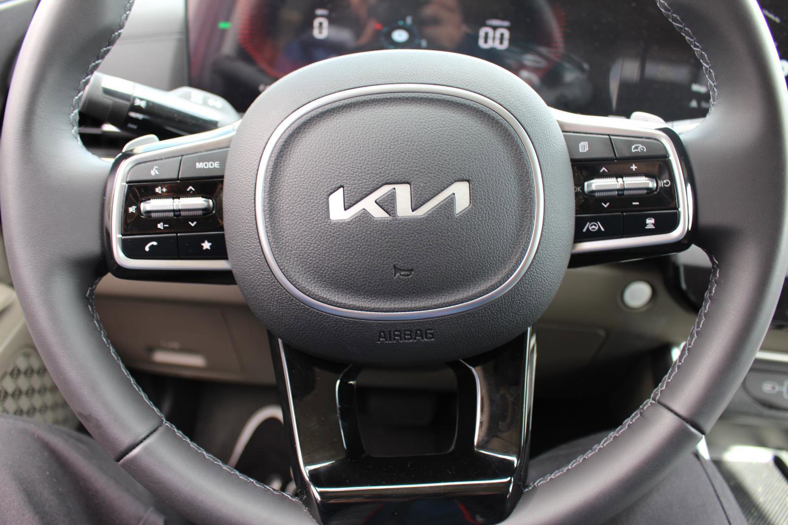 Used 2026 Kia Carnival EX image 19