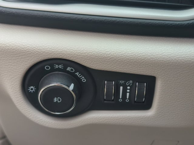 Used 2023 Chrysler Pacifica Touring-L FWD image 22