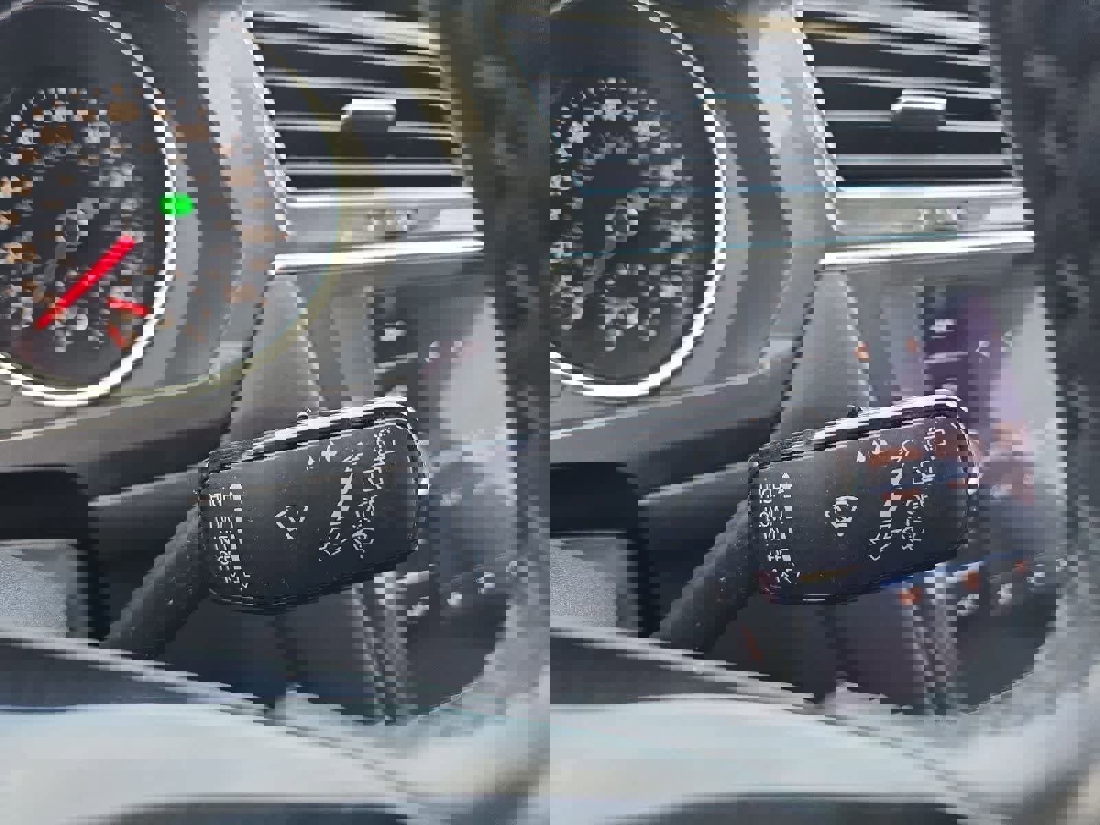 Used 2018 Volkswagen Tiguan SE image 25