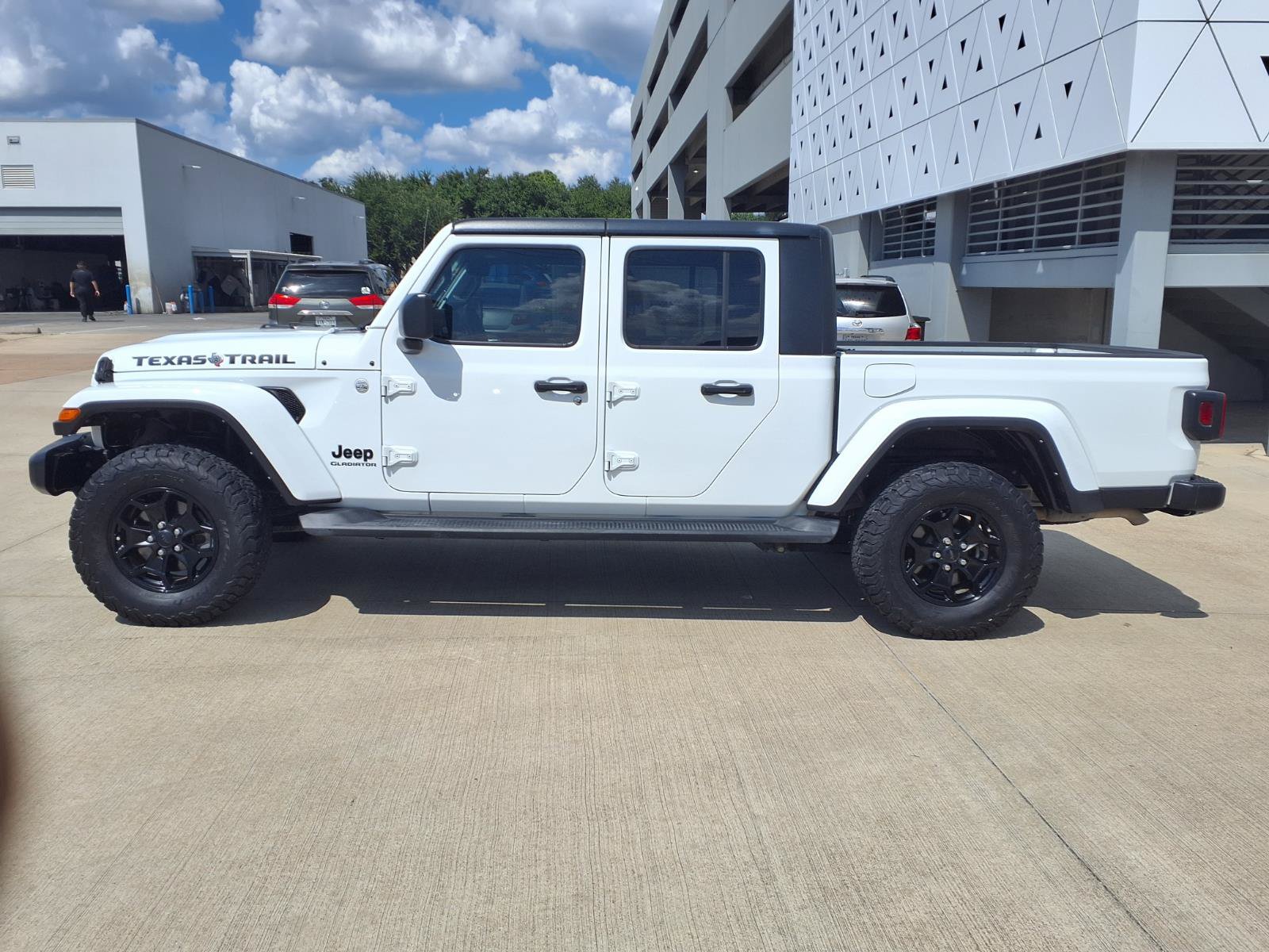 Used 2021 Jeep Gladiator Sport AWD/4WD image 25