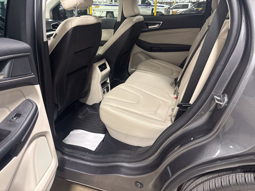 Used 2022 Ford Edge Titanium AWD/4WD image 12