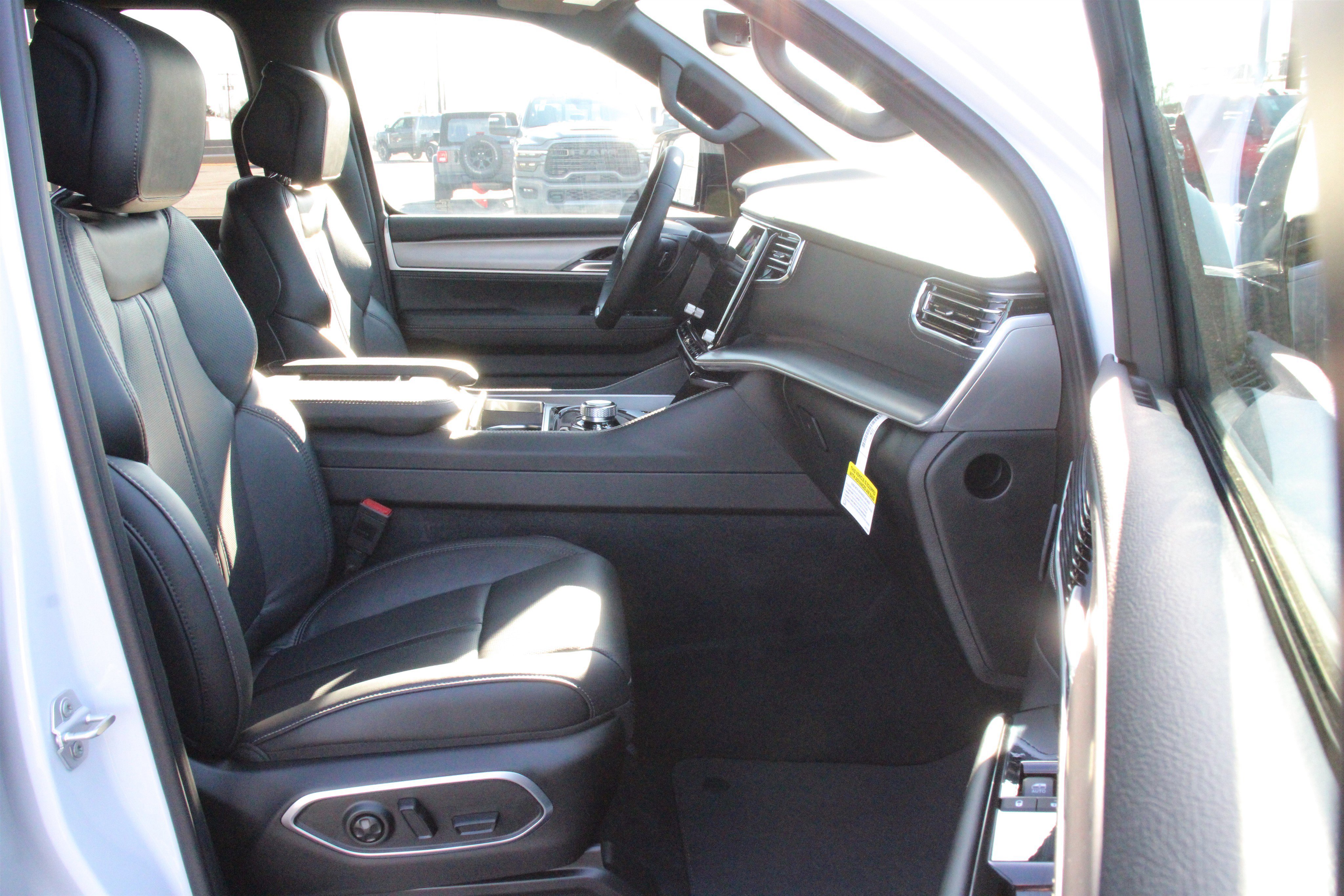 New 2026 Jeep Grand Wagoneer L Limited image 32