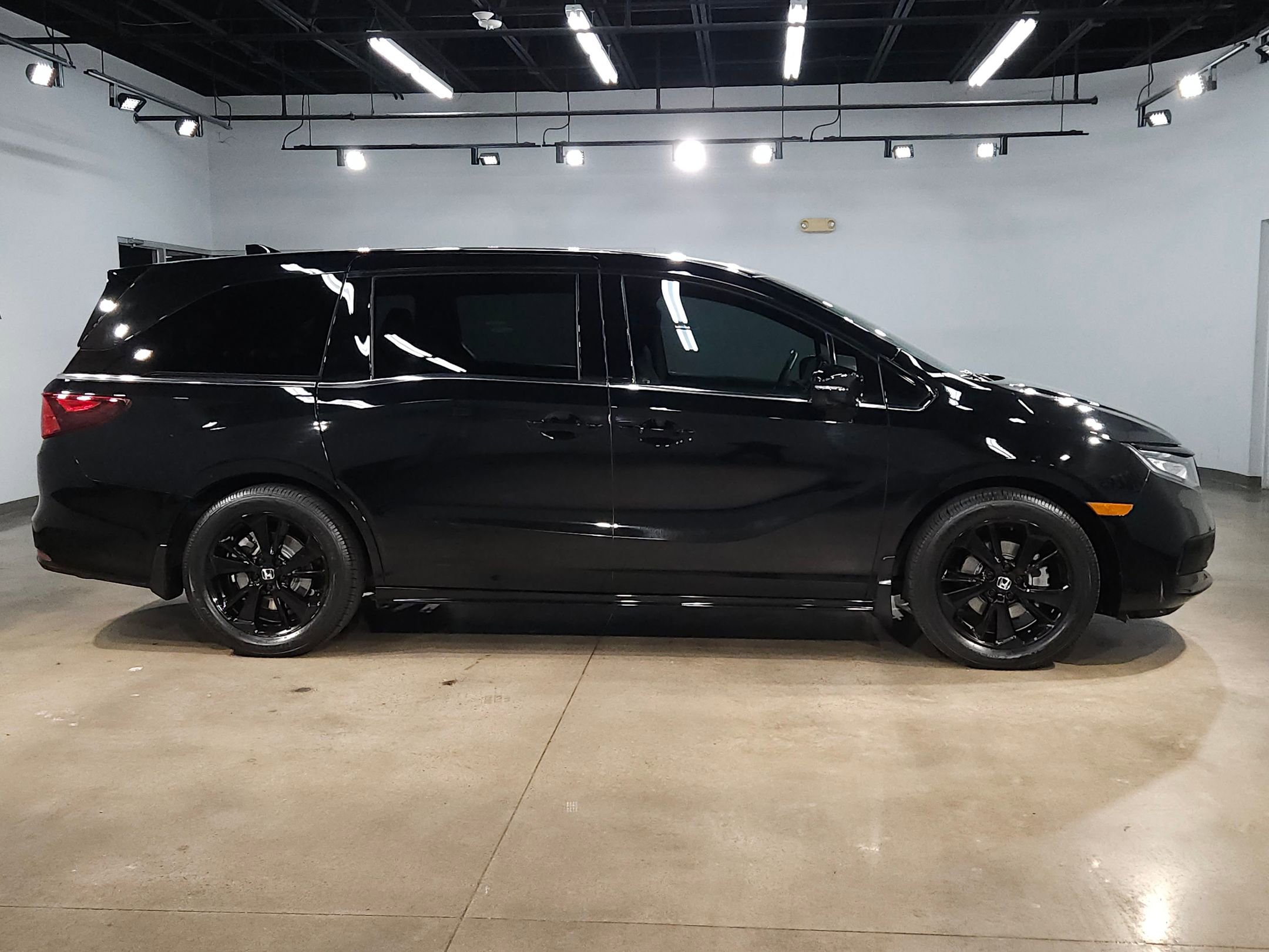 Used 2023 Honda Odyssey Sport image 8