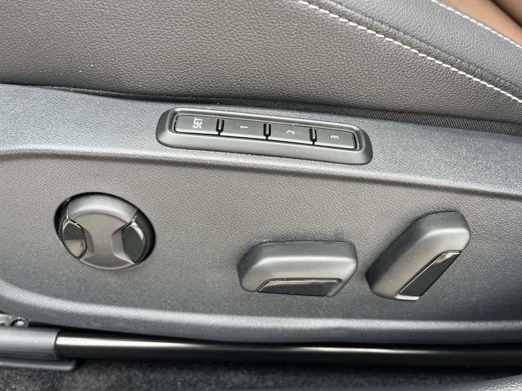 Used 2025 Volkswagen Jetta SEL FWD image 29