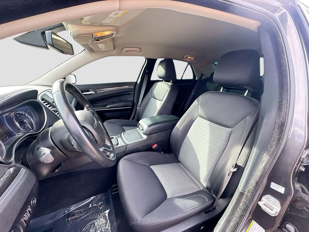 Used 2022 Chrysler 300 Touring w/ Sport Appearance Package RWD image 19