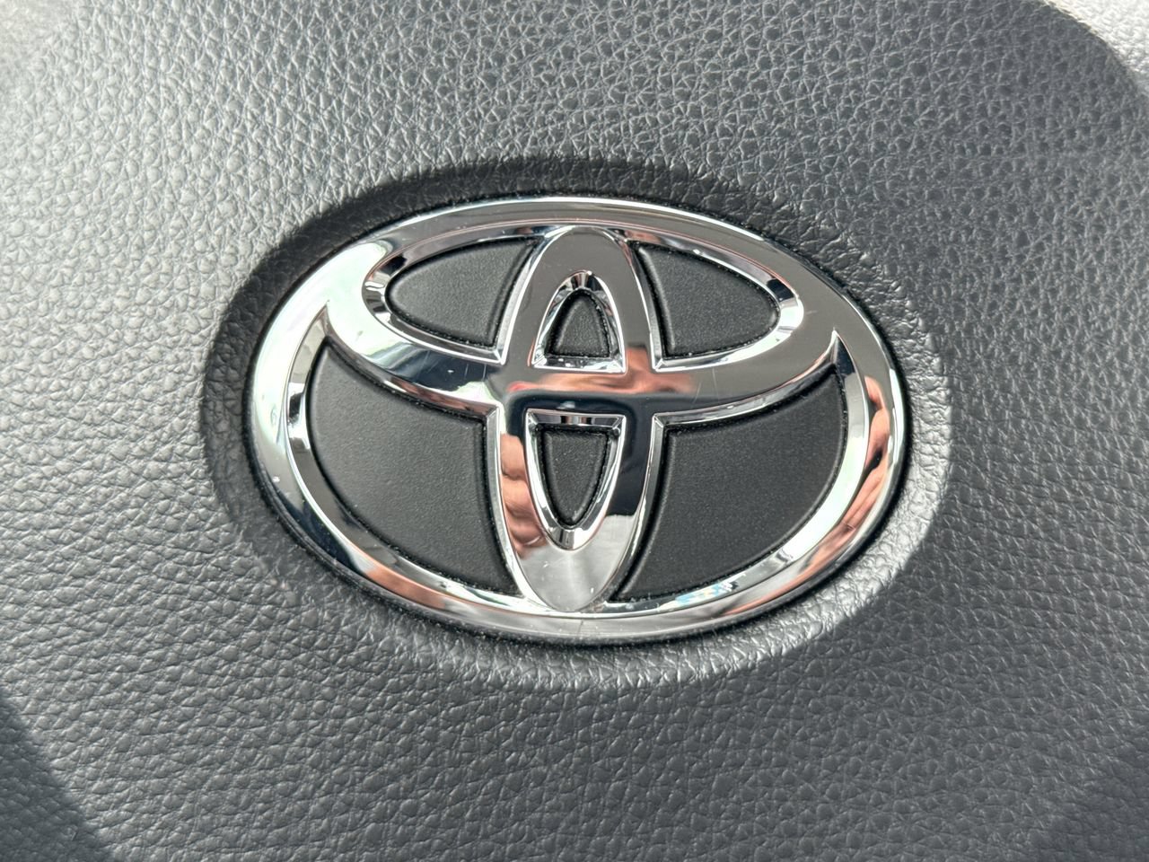 Used 2023 Toyota Corolla Cross L AWD/4WD image 29