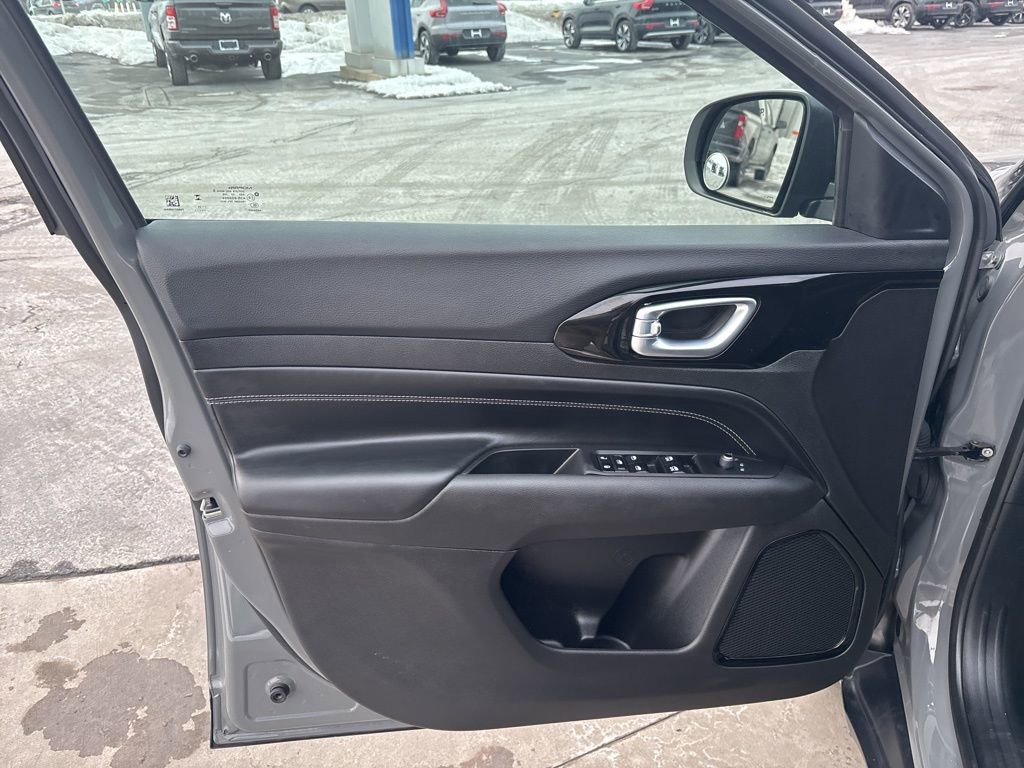 Used 2023 Jeep Compass Altitude w/ Convenience Group image 14