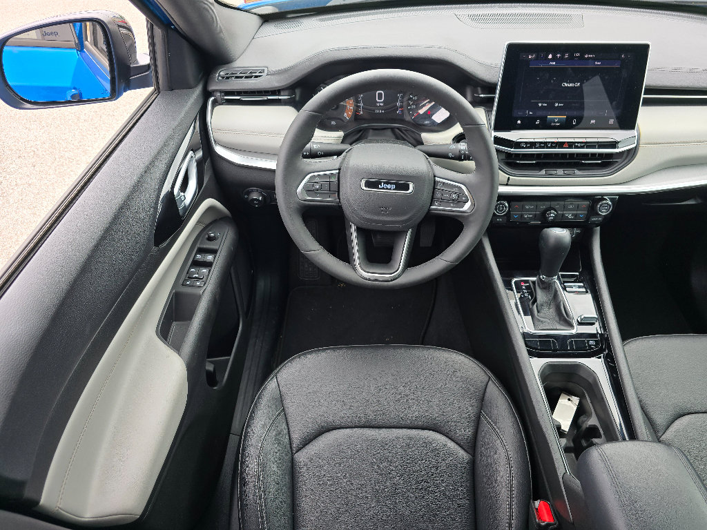 Used 2025 Jeep Compass Limited AWD/4WD image 20