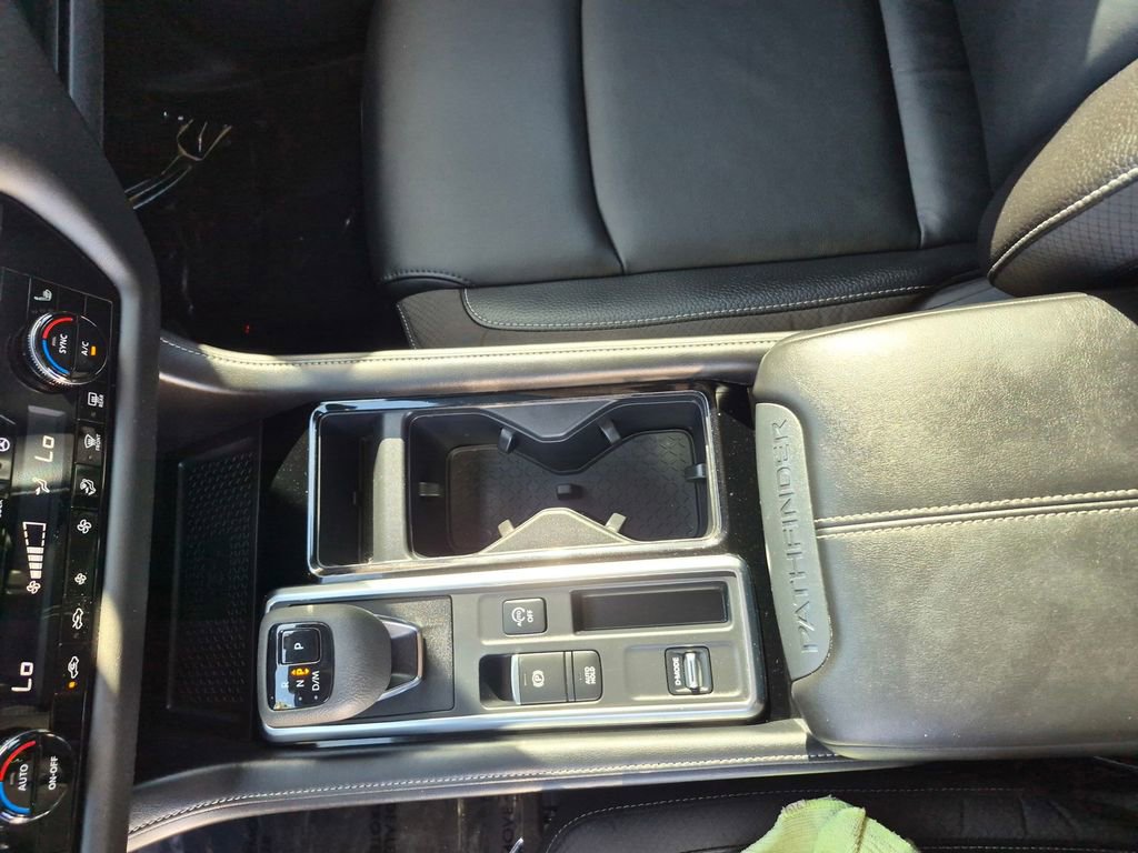 Used 2023 Nissan Pathfinder SL FWD image 19