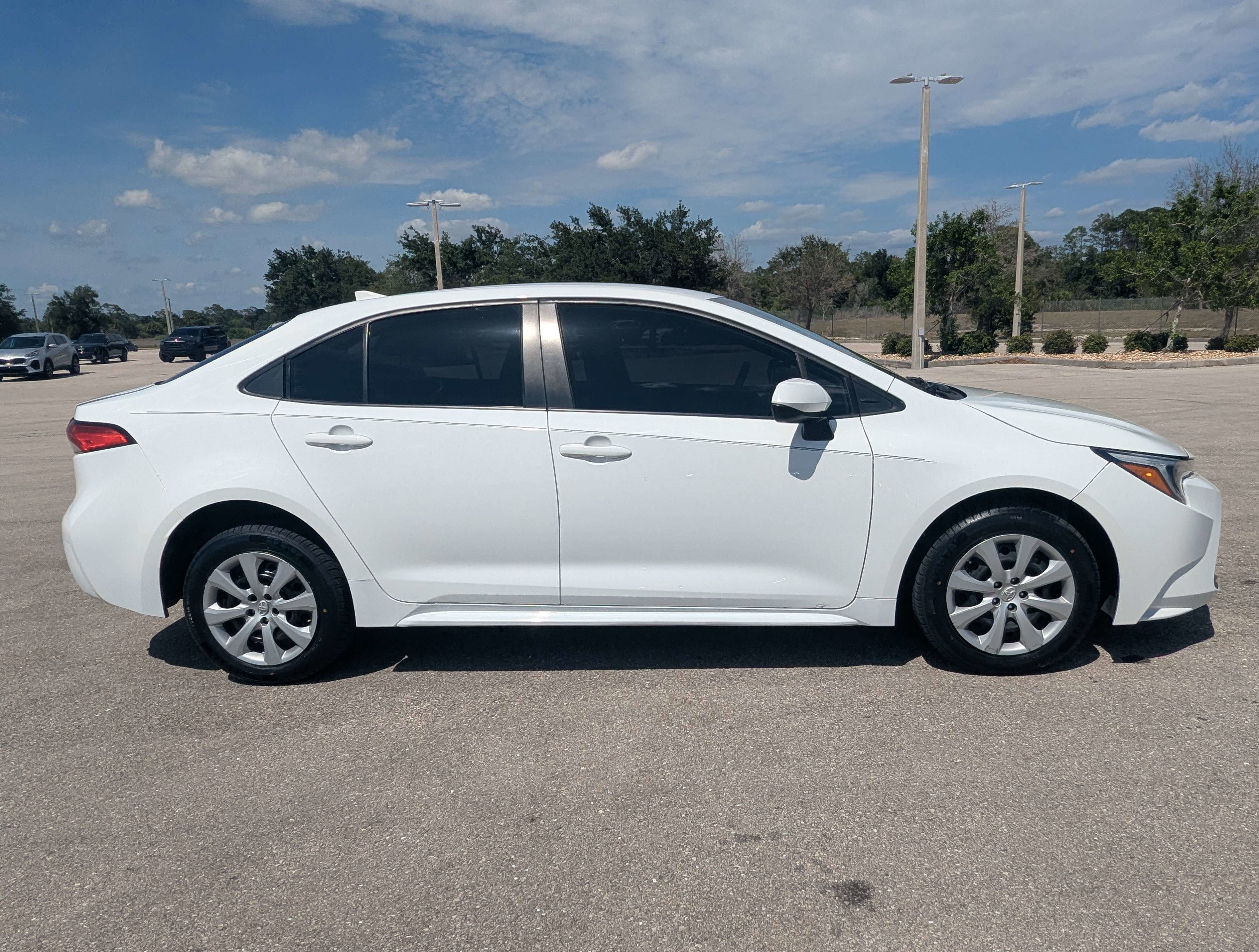 Used 2023 Toyota Corolla LE FWD image 4