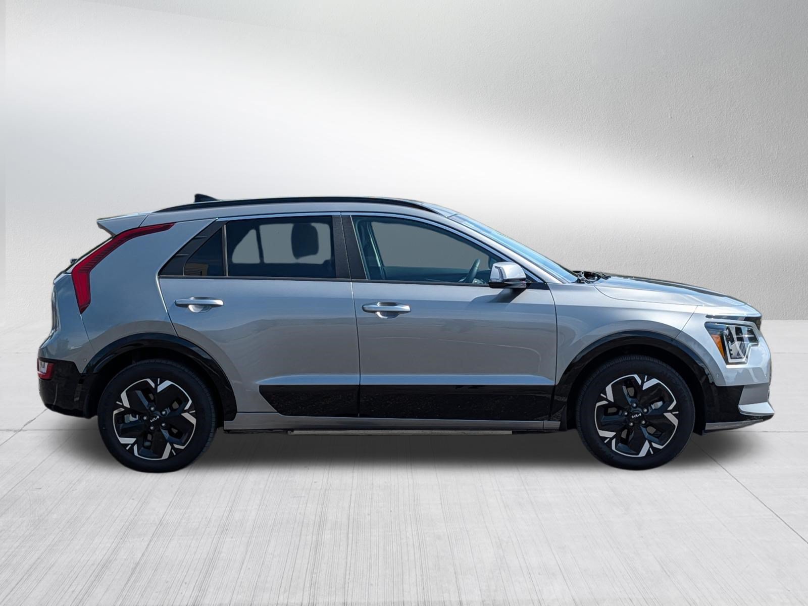 Certified 2024 Kia Niro Wave w/ Wave Preserve Package FWD image 8