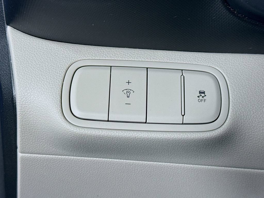 Certified 2024 Hyundai Venue SEL image 20