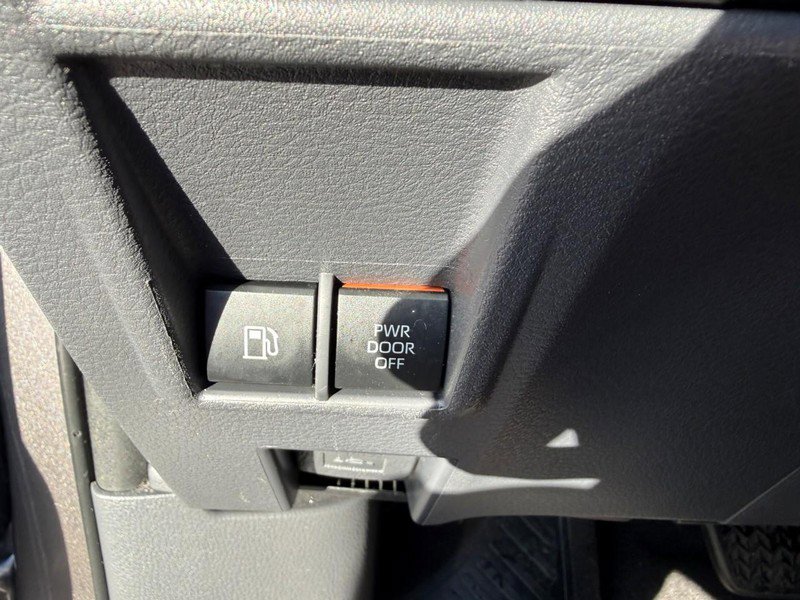 Used 2021 Toyota Sienna XLE image 22