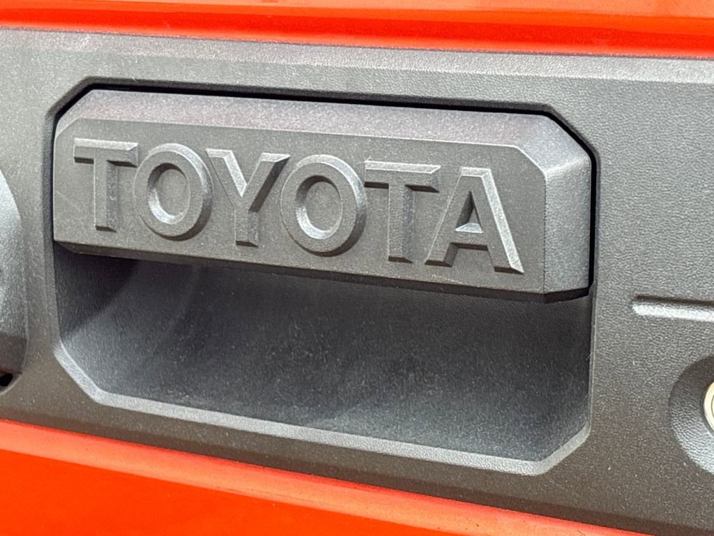 Used 2017 Toyota Tacoma TRD Off-Road image 29