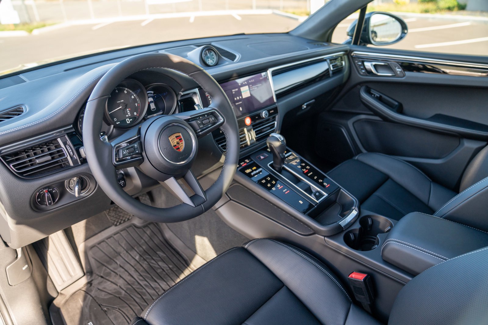 New 2026 Porsche Macan AWD/4WD image 4
