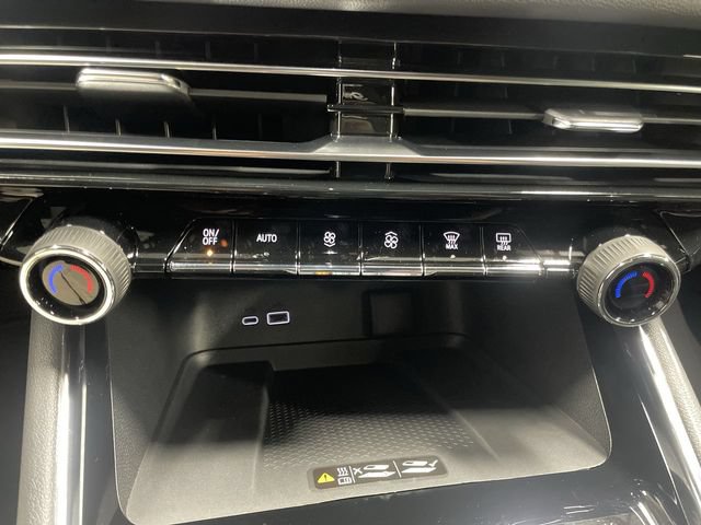 Used 2025 Chevrolet Traverse High Country AWD/4WD image 19