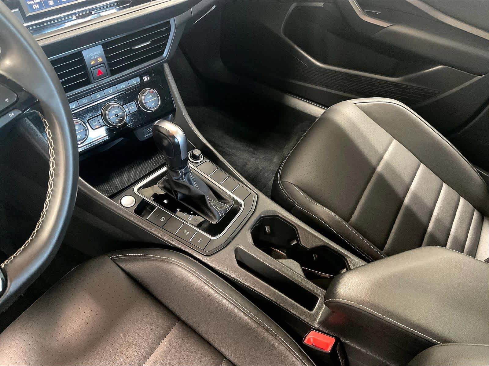 Used 2021 Volkswagen Jetta SE w/ SE Cold Weather Package image 20