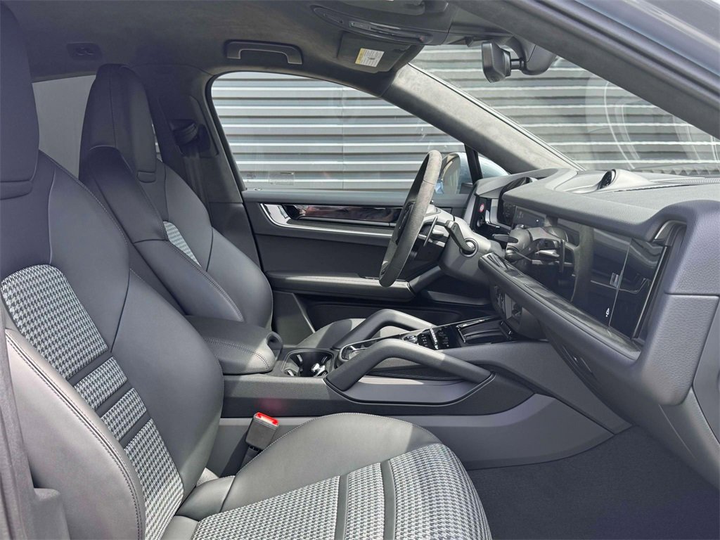New 2025 Porsche Cayenne Coupe image 16