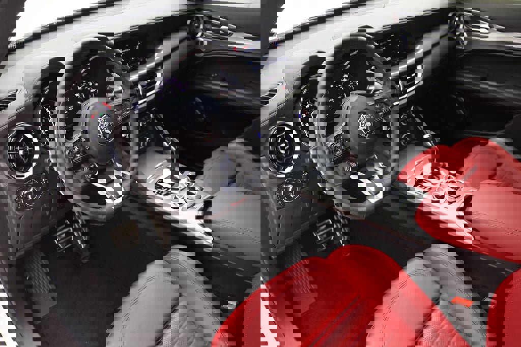 Used 2022 Alfa Romeo Stelvio Veloce image 15