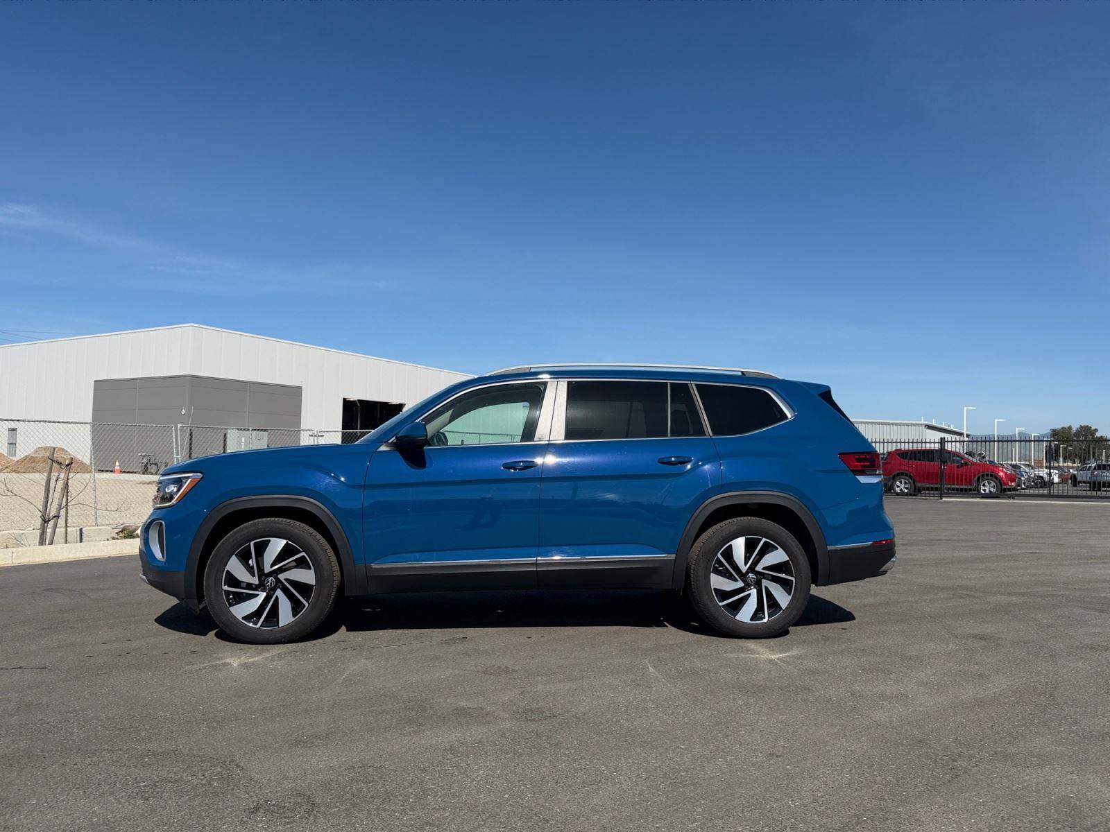 Used 2025 Volkswagen Atlas SEL AWD/4WD image 21