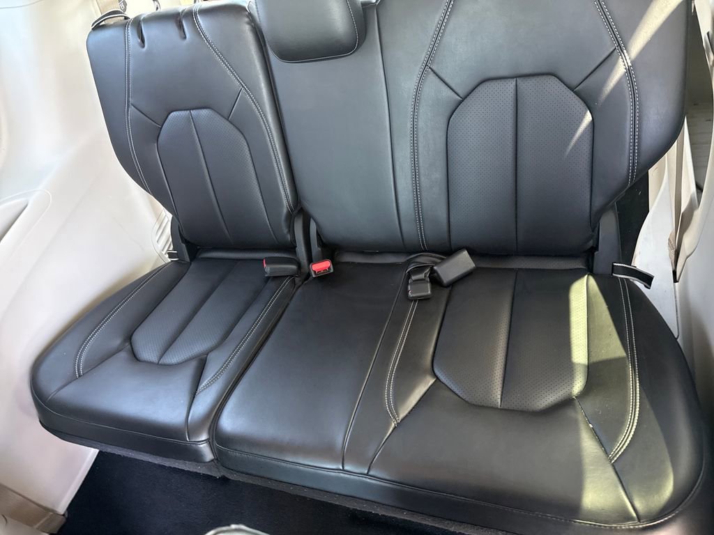 Used 2023 Chrysler Pacifica Touring-L FWD image 29