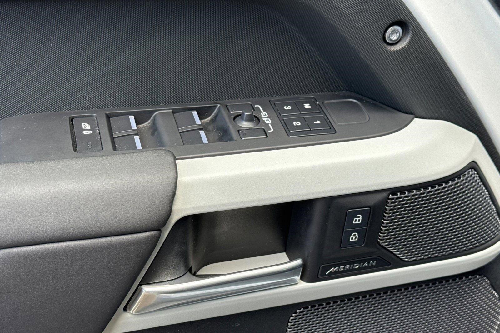 Used 2024 Land Rover Defender 110 S AWD/4WD image 13