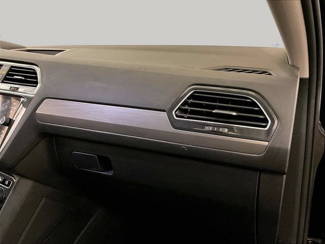 Used 2020 Volkswagen Tiguan SEL AWD/4WD image 16