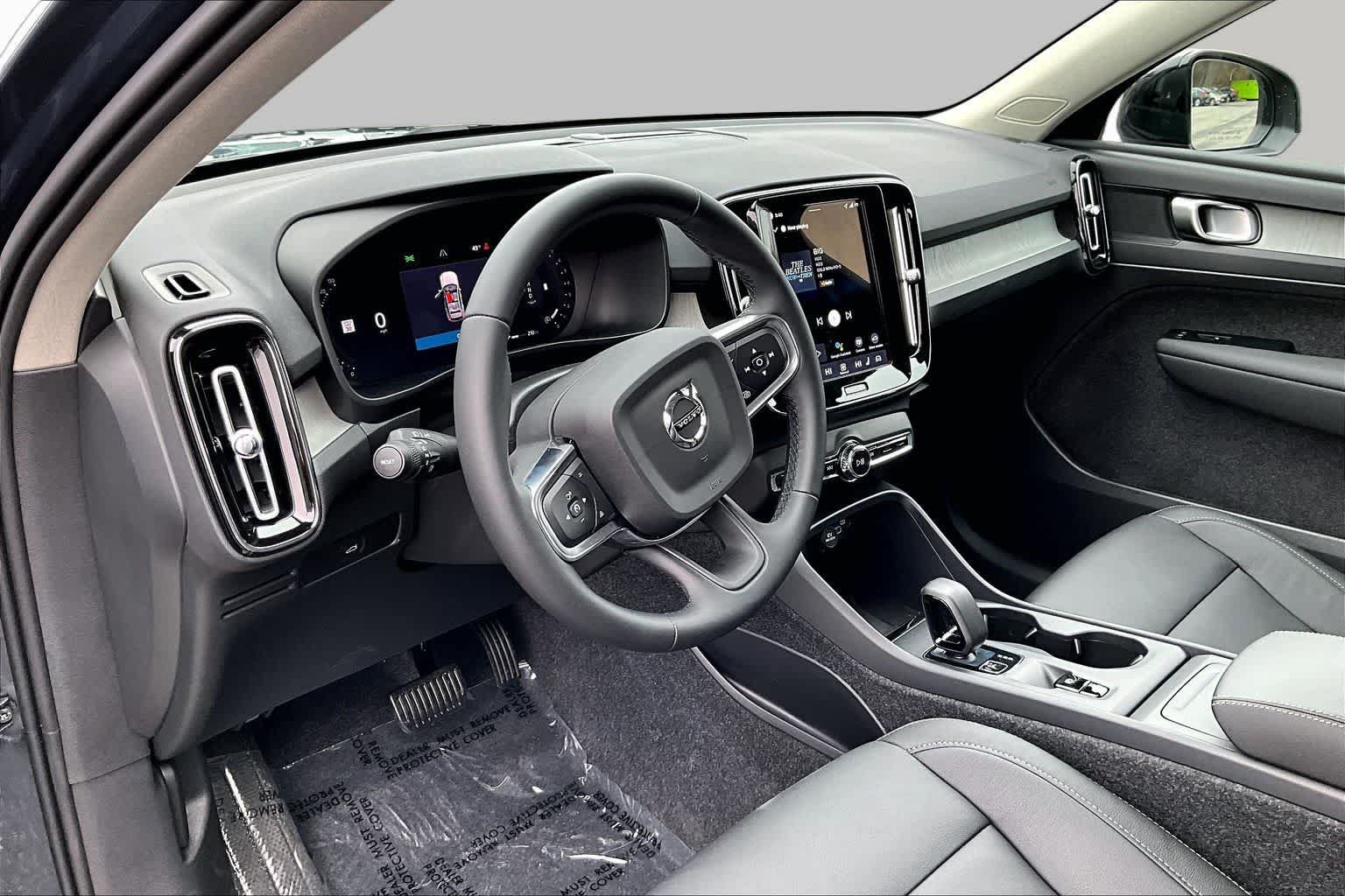Used 2026 Volvo XC40 B5 Core w/ Climate Package AWD/4WD image 29