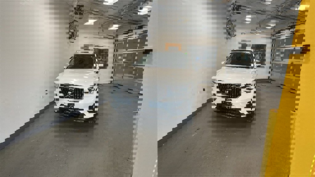 Certified 2025 Volvo XC40 B5 Core